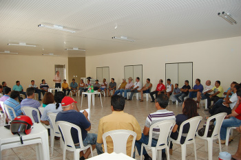 Partidos discutem eleições em Amambai Ex-prefeito Sérgio Barbosa durante reunião do grupo políticoFoto: Moreira Produções