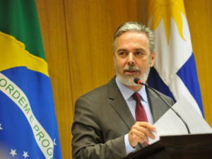 Patriota diz que Brasil não concederá asilo a Snowden Patriota diz que Brasil não concederá asilo a Snowden