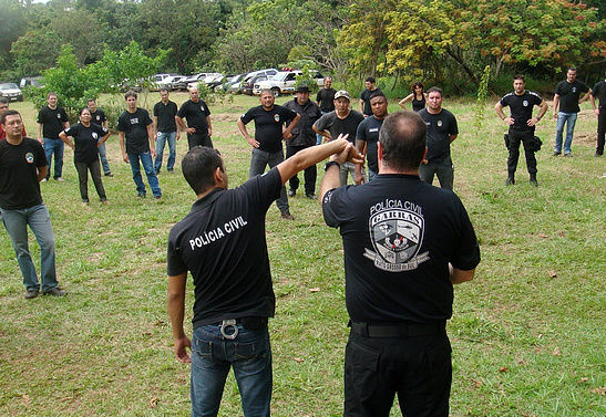 A operação tem o objetivo de garantir a segurança de comerciantes e clientes durante as festas de fim de ano