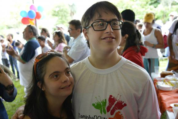 Maria Clara Machado Israel e Ian Stuckert acreditam e lutam pela autonomia dos portadores da síndrome de Down. Eles pretendem se casar, quando terminarem os estudosWilson Dias/Agência Brasil