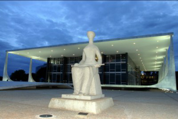 STF deve retomar nesta semana julgamento da validade da Lei da Ficha Limpa STF deve retomar nesta semana julgamento da validade da Lei da Ficha Limpa