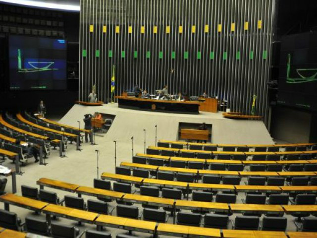Plenário deve votar PEC que impede encargos para estados e municípios Plenário deve votar PEC que impede encargos para estados e municípios