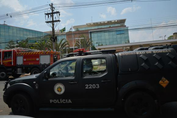 Após ameaça de bomba, CNI evacua sede em Brasília Após ameaça de bomba, CNI evacua sede em Brasília