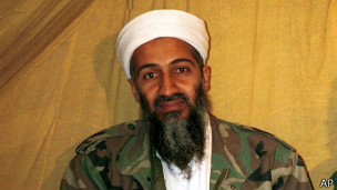Osama Bin Laden teria sido para pela polícia por excesso de velocidade em estrada no Paquistão.