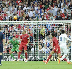 Gerry Penny/EFESturridge abriu o placar para a Inglaterra em Wembley