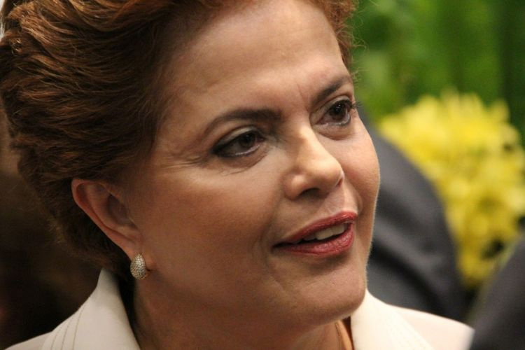 Dilma diz que pode "blindar" o país para enfrentar a crise econômica