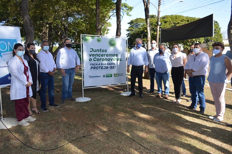 Coletiva aconteceu ao ar livre, em frente ao Hospital Regional de Amambai  / Foto: Moreira Produções