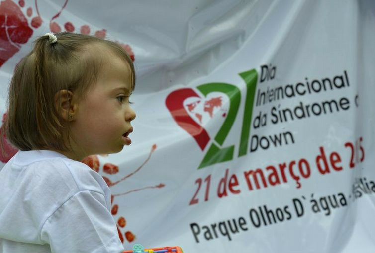 O CaminhaDown é promovido pela organização não governamental (ONG) Movimentart, que estimou uma participação de cerca de mil pessoas no Ibirapuera / Foto: Divulgação