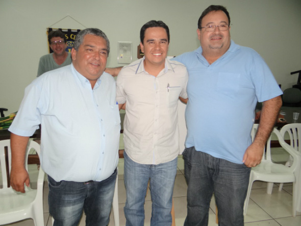 Grupo político reúne-se para discutir eleições em Amambai E/D- Pré-candidatos a prefeito de Amambai Valter Brito (DEM), Diogo Peixoto (PMDB) e Dr. Bandeira (PSDB) / Foto: Moreira Produções