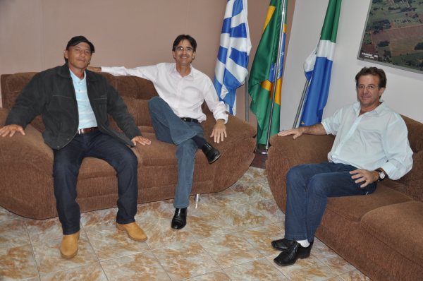 Novo presidente do Conselho Municipal de Saúde visita prefeitura de Amambai Novo presidente do Conselho Municipal de Saúde visita prefeitura de Amambai
