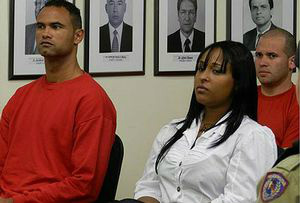 Bruno, Dayanne e Macarrão durante audiência
