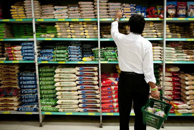 Prévia da inflação oficial registra menor taxa desde 2009 Preço dos alimentos tiveram impacto decisivo para desaceleraçãoMarcelo Camargo/Agência Brasil