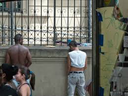 Polícia já prendeu 659 pessoas por urinar na rua durante o carnaval do Rio