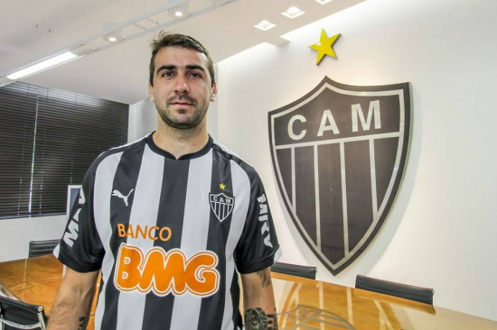 Lucas Pratto assinou contrato de quatro anos com o Atlético-MG