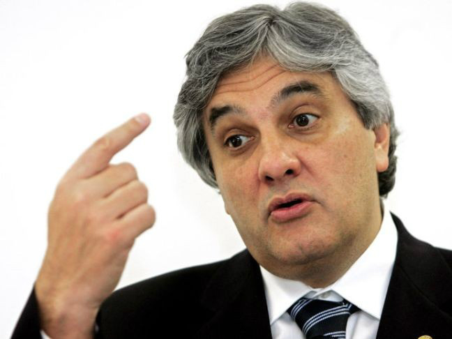 Na íntegra, a delação premiada de Delcídio do Amaral Delação premiada do seandor Delcídio do Amaral (PT-MS), homologada nesta manhã pelo ministro Teori Zavascki, do STF, tem 21 termos que citam crimes supostamente praticados no âmbito do Palácio do Planalto, Senado, Câmara, Ministério de Minas e Energia e Petrobras; entre outros pontos, Delcídio citou o senador Aécio Neves como beneficiário de esquema de propina em Furnas; ele também cita as relações entre o banqueiro André Esteves e o presidente da Câmara, Eduardo Cunha