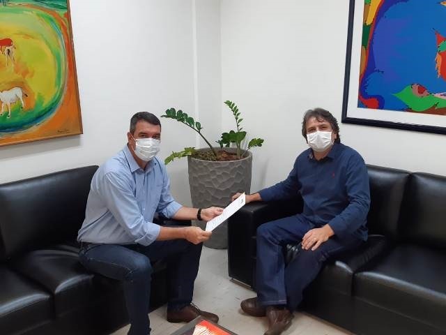 E/D- Secretário de Governo e Gestão Estratégica, Eduardo Riedel e o presidente da Assomasul, Pedro Caravina. Foto: Assomasul