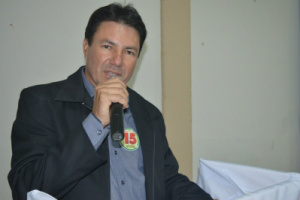 Candidatos a prefeito de Amambai assumem compromisso com a educação pública Candidato Jaime Bambil (PMDB) / Foto: Moreira Produções