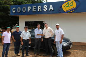 Coopersa realiza doação de veiculo para uso da Fundação MS na Unidade de Pesquisas Agropecuárias de Amambai / Foto: Assessoria