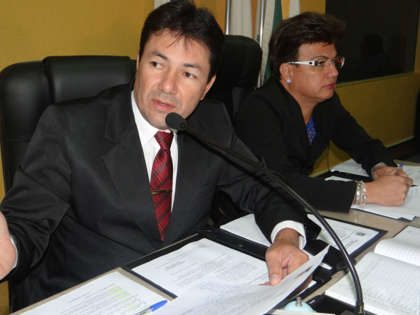 Resumo da sessão da Câmara de Amambai do dia 31 de agosto de 2015 A sessão foi presidida pelo vereador Jaime Bambil (PT do B)Foto: Moreira Produções