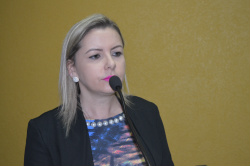 Ampliação de estacionamento na rua Duque de Caxias é solicitada no legislativo Vereadora de Amambai, Janete Córdoba / Foto: Moreira Produções