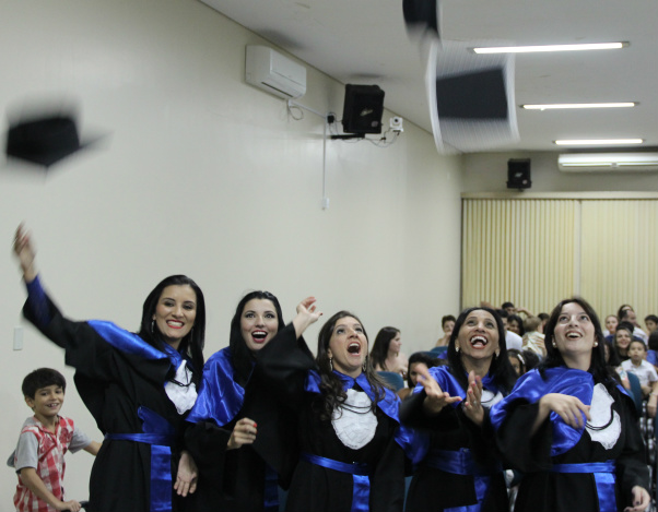 Formandas de Pedagogia comemoram conquista / Foto: Assessoria