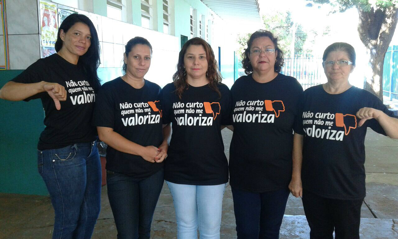 Camisetas dão o recado!     