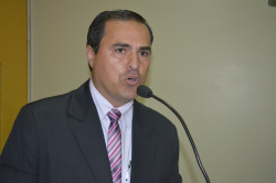 Asfalto e manutenção de ruas nas vilas Pazeto e Alba são solicitados na Câmara Vereador Geverson Vicentim atende reivindicações apresentadas pela população / Foto: Moreira Produções