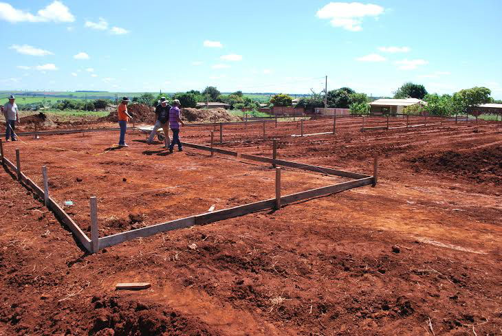 Prefeitura inicia construção de Terminal Rodoviário em Aral Moreira Operários da empresa responsável pelas obras trabalham na demarcação e terraplanagem do local. (Crédito Foto: Joelso Gonçalves/Aral Moreira News)