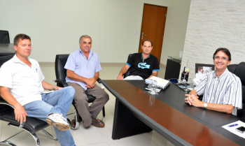 Associação Esportiva Tereré renova parceria com a Prefeitura em 2012 Prefeito e diretoria do Tereré.