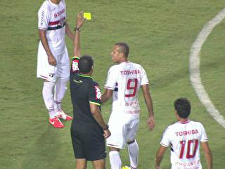 Ganso lidera desarmes e assistências, e Luis Fabiano é o mais faltoso