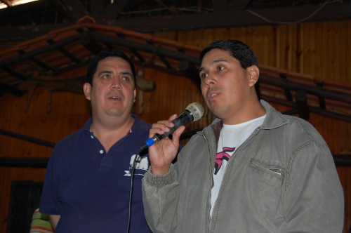 O presidente da Casa Paraguaia de Amambai, José Almada (D), e o advogado Odil Puques.