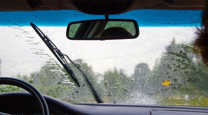 Detran-MS alertam sobre cuidados para dirigir com neblina ou chuva