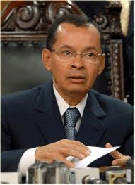 Ministro reitera que aditivos em contratos não significam superfaturamento Ministro reitera que aditivos em contratos não significam superfaturamento