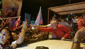 Lula: Moro e força-tarefa da Lava Jato sabiam de cirurgia de mulher de Mantega No Recife, Lula seguiu, junto com políticos e sindicalistas, até a Praça da Independência, no bairro de Santo Antônio, onde foi houve o comícioSumaia Villela/Agência Brasil