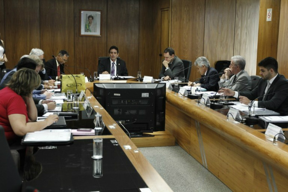 Acidentes de trânsito custam R$ 12 bi para a Previdência Conselho Nacional de Previdência Social apresenta dados sobre acidentes de trânsito