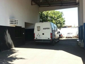 Agepen acompanha a ocorrência realizada pelos policiais que faziam a escolta do preso. (Foto: Luana Rodrigues) 