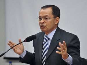 Ministro reitera que aditivos em contratos não significam superfaturamento