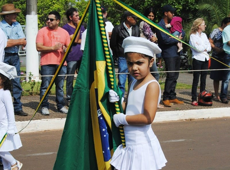 O desfile no dia 7 (segunda-feira) será realizado na Rua Sete de Setembro, em frente à Praça Orlando Viol, e terá como tema “Amambai, uma das riquezas do nosso Brasil”.