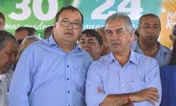 Reinaldo Azambuja cumpre agenda em Amambai nessa sexta-feira (2) E/D: Prefeito de Amambai, Dr. Bandeira e governador Reinaldo Azambuja / Foto: Moreira Produções