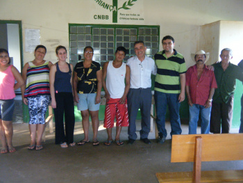 Vereador Prego apresenta resultados de pesquisa popular Vereador Prego com moradores da vila, durante apresentação da pesquisa / Foto: Assessoria