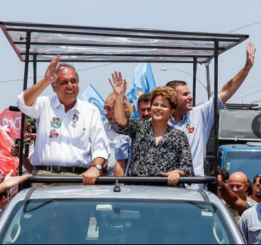 Para Dilma, Aécio representa os que "desempregam" Para Dilma, Aécio representa os que "desempregam"