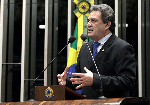 Projeto do Senado regulamenta a profissão cuidador de idoso Projeto do Senado regulamenta a profissão cuidador de idoso