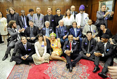 Na Presidência do Senado, artistas comemoram a aprovação em primeiro turno da PEC da Música