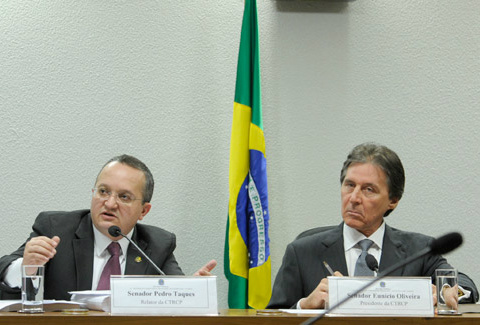O relator, Pedro Taques (E), e o presidente da comissão do Código Penal, Eunício Oliveira