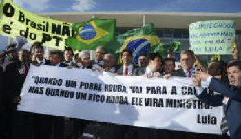 De acordo com a Polícia Militar, cerca de 1.500 manifestantes participavam do ato / Foto: Valter Campanato/Agência Brasil