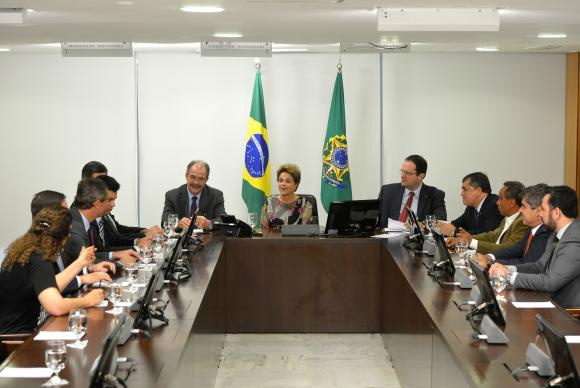 Dilma reúne líderes da base e diz que está disposta a visitar o Congresso Presidenta Dilma Rousseff reúne-se, no com líderes dos partidos da base aliada da Câmara dos Deputados, no Palácio do PlanaltoWilson Dia/Agência Brasil