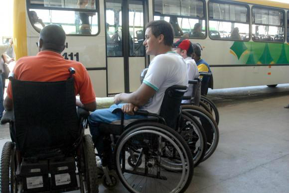 Pagamento de auxílio-transporte aos servidores federais era vedado para utilização do próprio veículoDivulgação/Agência Brasil 