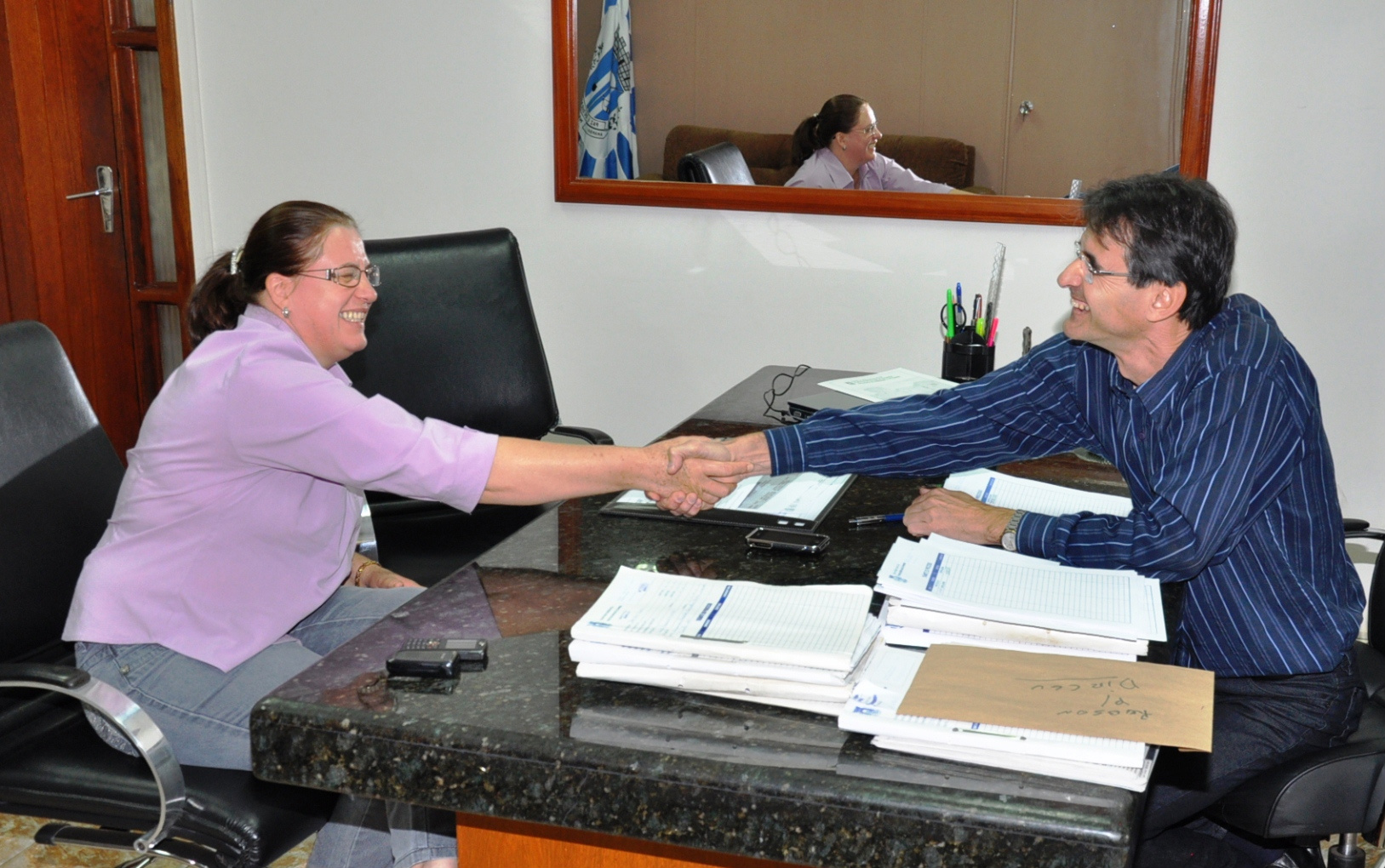 Amambai conquista três novas escolas Prefeito Dirceu Lanzarini juntamente com a secretária de educação Zita Centenaro. Amambai conquistou mais três novas escolas.