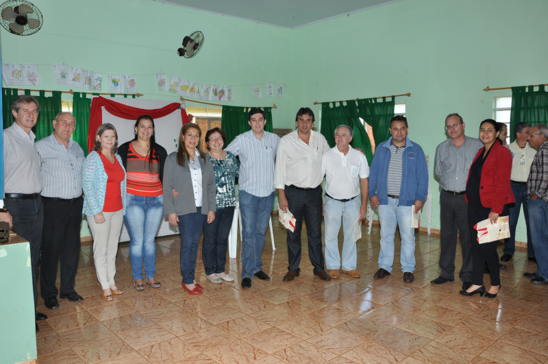 Famílias de Aral Moreira recebem geladeiras de programa da Enersul