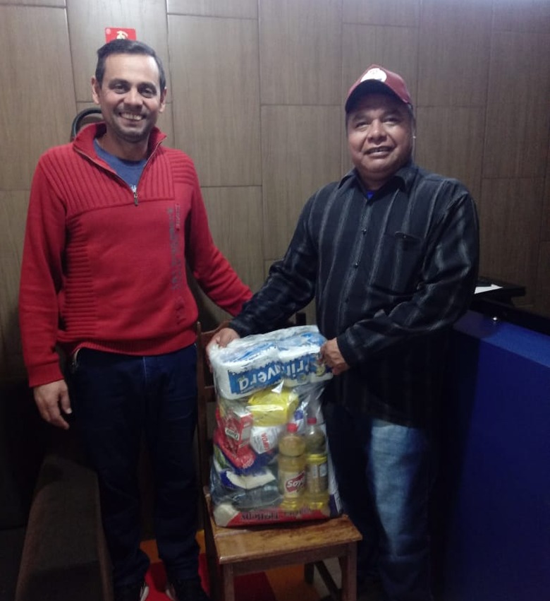 Sisem sorteou cestas básicas entre seus filiados em Amambai Aurélio de Oliveira foi o ganhador da segunda cesta sorteada no mês de julho / Foto: Divulgação